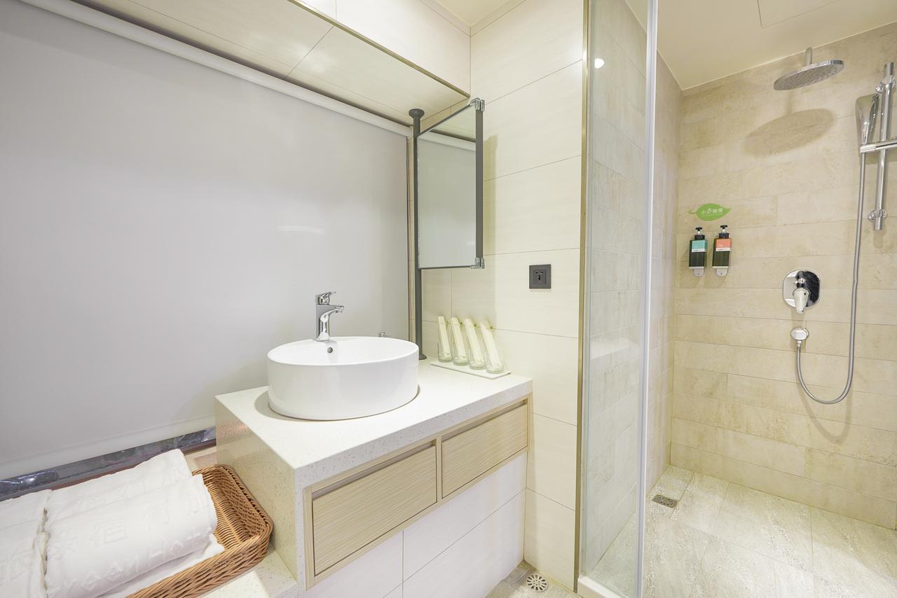 Green Hotel - West District Tajcshung Kültér fotó